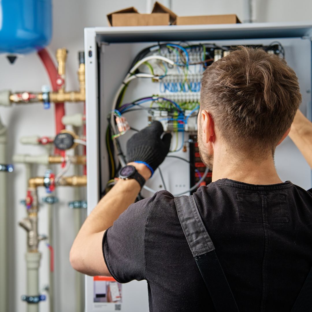 Painéis elétricos de bombas: riscos, falhas comuns e como evitar panes